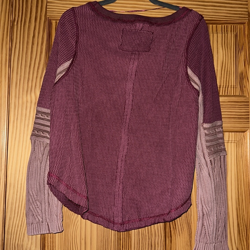 Free People We The Free Swinging Cable Cuff Vineyard Grape Combo Sweater NWT - Picture 7 of 13